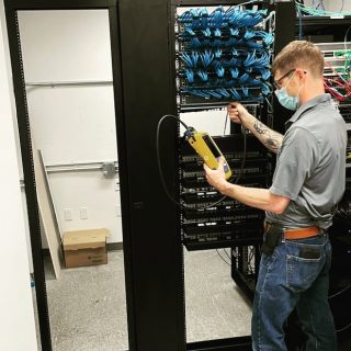 Here’s one of Cabling Ottawa’s highy skilled technicians testing Cat 6 cables with one of our Fluke DSX-8000 Testers #cablingottawa #cat6 #utpcabling #structuredcabling #flukenetworks